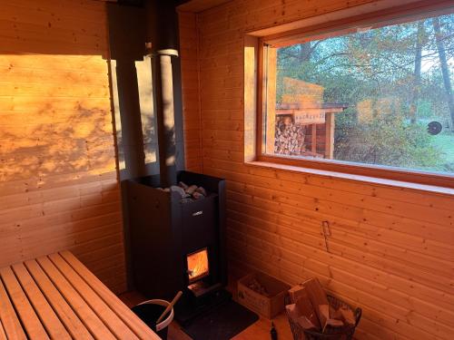 Sauna, Landbahnhof Buschhof 1 OG, mit Gartensauna in Schwarz