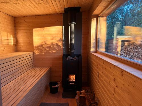 Sauna, Landbahnhof Buschhof 1 OG, mit Gartensauna in Schwarz