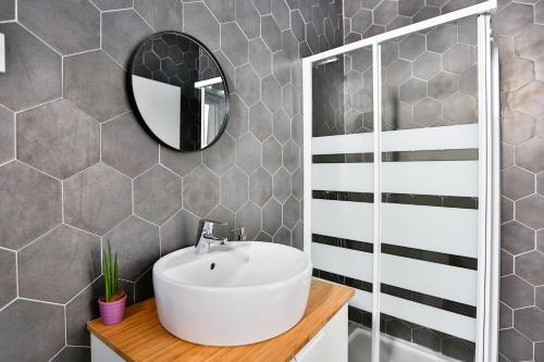 kawaseminosu mukaka villa untenbaru 527 okinawa main island japan jp 905 1634 log inn boutique hot