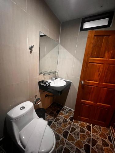 OYO Dynasty Hotel - image 2