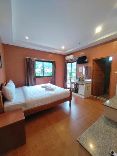 OYO Dynasty Hotel in Patong