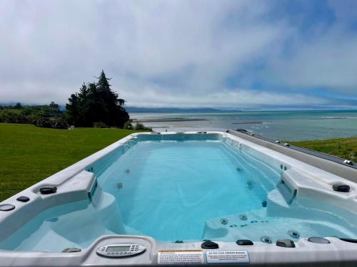Swimming pool, The Waters Bed & Breakfast in Tasman