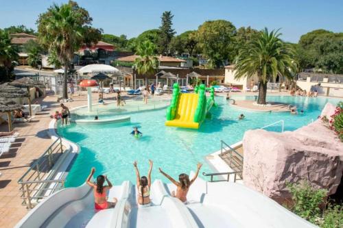 ZEcamping 3 étoiles avec parc aquatique - 3km des plages