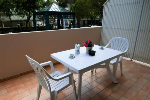 Bright flat with large balcony in Bibione