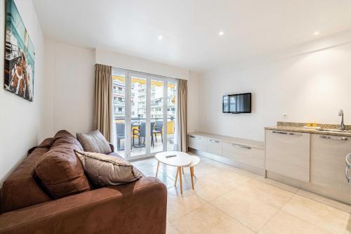 Modern Apartment a c 1BR-4P With balcony