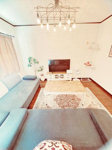 4 min to JR Entire 3BR House w Garage Family Friendly Fast WiFi, Tokyo