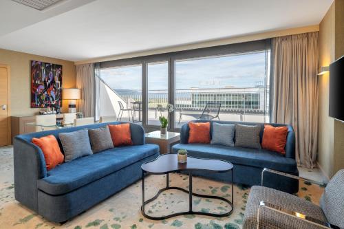 Deluxe One-Bedroom King Suite