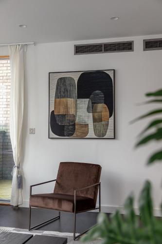Modern 4-bd Fulham House by West Brompton Station - image 4