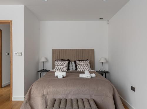 Modern 4-bd Fulham House by West Brompton Station - image 2