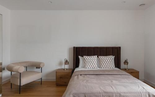 Modern 4-bd Fulham House by West Brompton Station - image 7