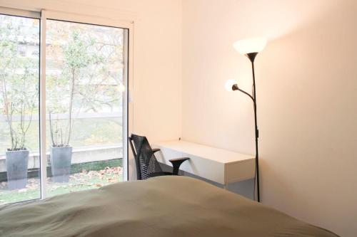 Spacious apartment with terrace near the Marais - image 6