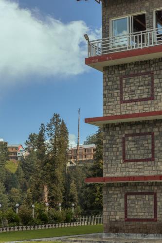 Humming Bird Resort and Executive Suites – Murree, IN