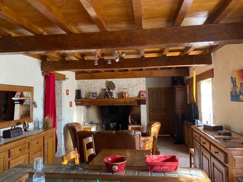 La maison des lieux in Touffailles