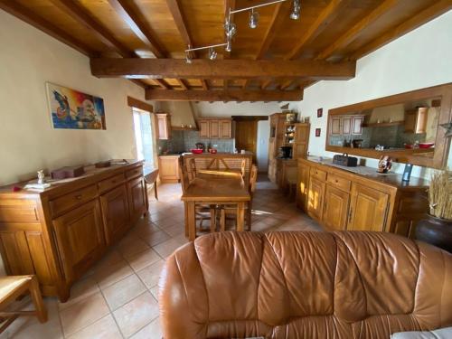 La maison des lieux in Touffailles
