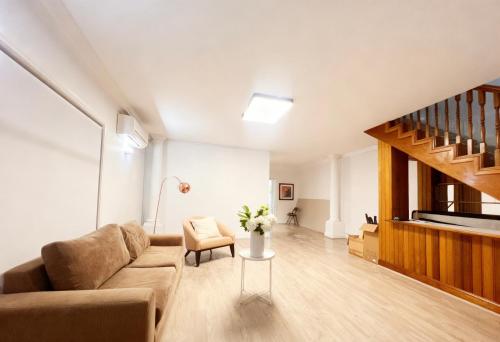 Burwood Family Guest Home near Angelo's on the Bay