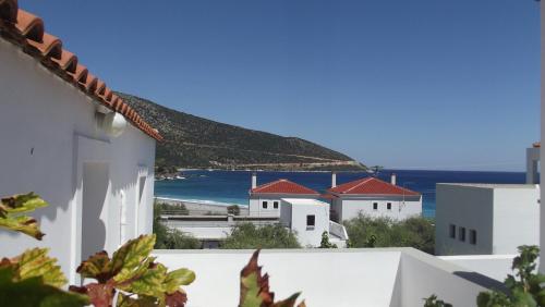 Skats, Kyfanta, studios & apartments in Kyparissi in Mitropoli (Zarakas)