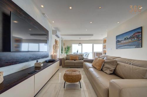 Iekārtas, Luxury 3BR Seafront Duplex with Pool, Jacuzzi & Views by 360 Estates in Xghajra