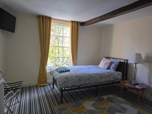 Cozy Double Room - The Unicorn Hotel in Llanidloes