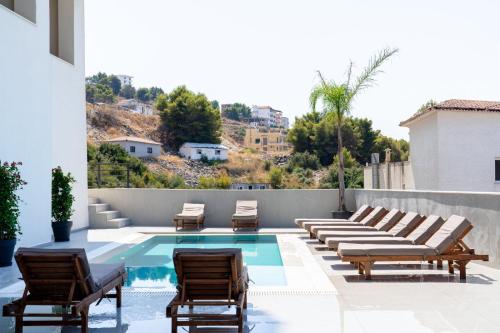 Skyline Penthouse - Dual Pools - image 2