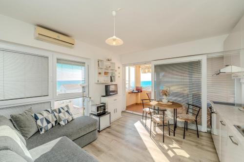 Mare beautiful sea view apartment in Mandre (Kolan)