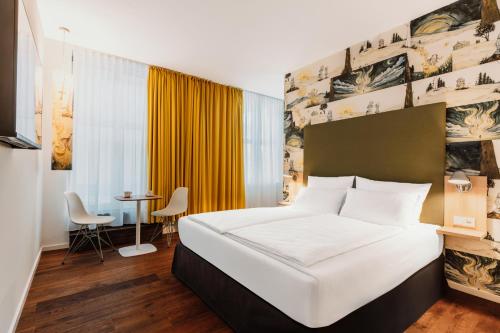 1 queen bed