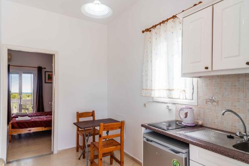 Pink House Socrates Corfu Beachside Retreats - Βιταλαδες