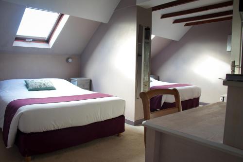 1 double bed, 1 twin bed
