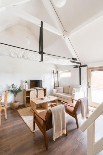 Cosy Cotswolds Cottage Farm Stay - Shepherds Rest in 萊奇萊德