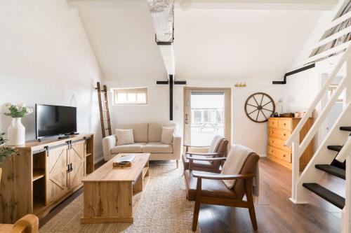 Cosy Cotswolds Cottage Farm Stay - Shepherds Rest in 萊奇萊德