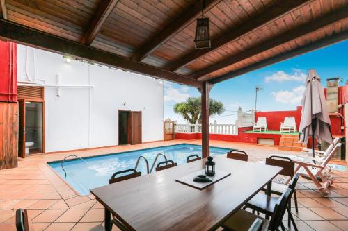 Mountain Chalet Sea Views & Pool