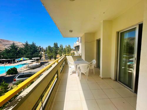 balkon/terasa, 4-Bedroom chalet for Ski and Summer in Kfardebian