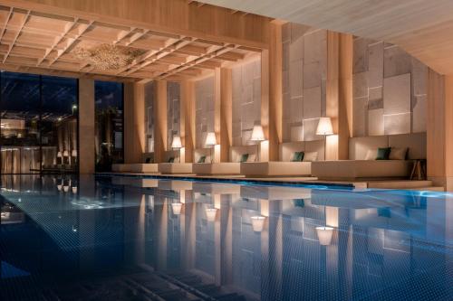 สระว่ายน้ำ, Neuhaus Zillertal Resort in มายร์โฮเฟน