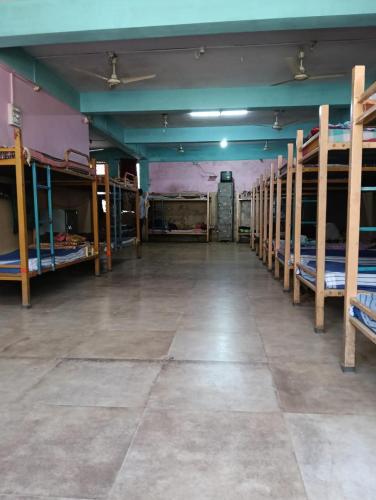 V R S Dormitory – khách sạn tại Hubli