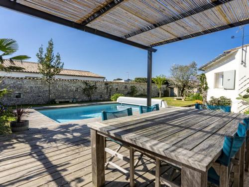 Maison familiale avec piscine pour 9 personnes - FR-1-835-4 – khách sạn tại Ars-en-Re