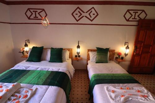 1 queen bed, 1 twin bed