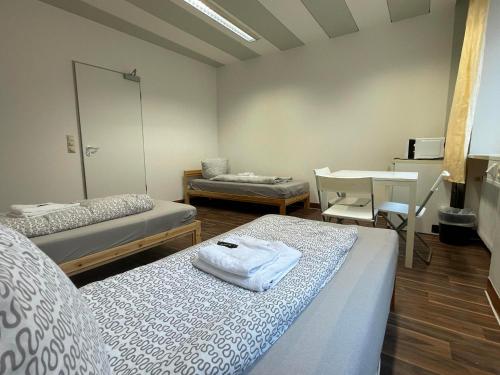 room detail thumbnail 2