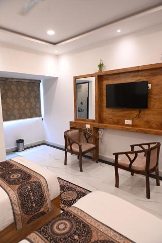 room detail thumbnail 1