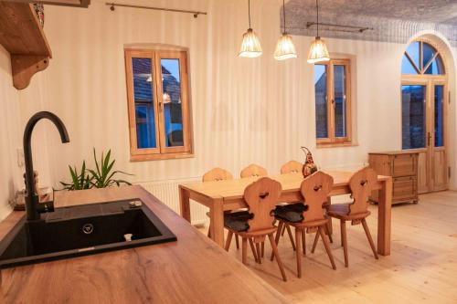 virtuve, Curte la Munte - charming village house in Sebesu De Sus