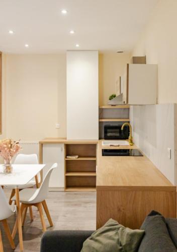 廚房, Oasis Tropicale - Appartement Cosy et Calme à 10 min de la Gare de Roanne (Oasis Tropicale - Appartement Cosy et Calme a 10 min de la Gare de Roanne) in 羅阿訥
