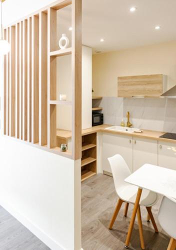 大堂, Oasis Tropicale - Appartement Cosy et Calme à 10 min de la Gare de Roanne (Oasis Tropicale - Appartement Cosy et Calme a 10 min de la Gare de Roanne) in 羅阿訥