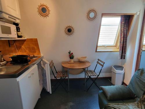 Studette 3 pers - Pied des pistes, commerces a pied, calme, parking, TV, baignoire, sans animaux - F in Saint-Michel-de-Chaillol
