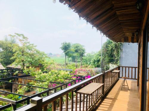 balcon/terrasse, Trần Gia - Homestay Nghĩa Lộ (Tran Gia - Homestay Nghia Lo) in Nghia Lo