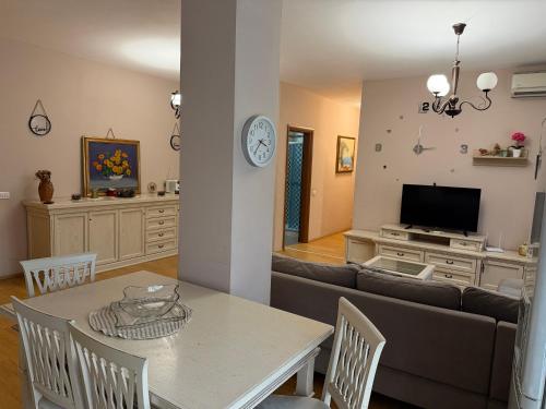 Urban Apartment, Tirana (photo 4)