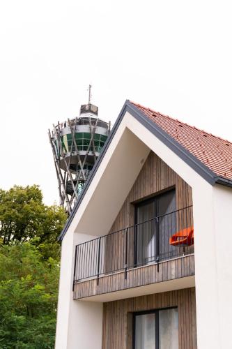 Hiša ob stolpu (Hisa ob stolpu) in Lendva