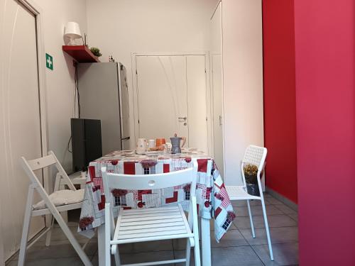 廚房, Adriatic Room 50 m dalla stazione Ferroviaria di Ciampino e dalla navetta aeroportuale in 羅馬錢皮諾機場