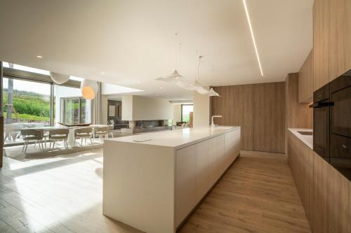 Peralta Beach - Award Winning Exquisite Dream Villa with Infinity Pool in Praia Da Areia Branca