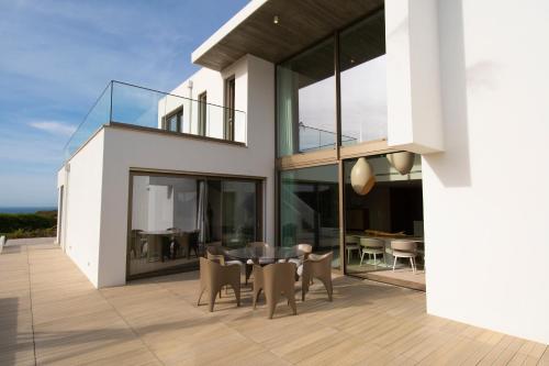 Peralta Beach - Award Winning Exquisite Dream Villa with Infinity Pool in Praia Da Areia Branca