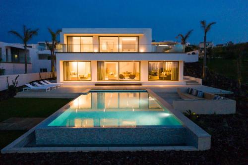 Peralta Beach - Award Winning Exquisite Dream Villa with Infinity Pool in Praia Da Areia Branca