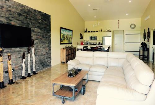 The Elephant Castle Beach Front Penthouse in Quepos