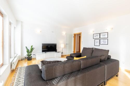 Luxury 2bdr suite in Old town with free parking